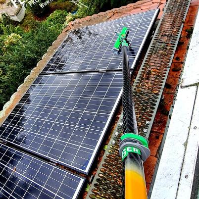 Solarreinigung – Photovoltaikanlage wird professionell gereinigt