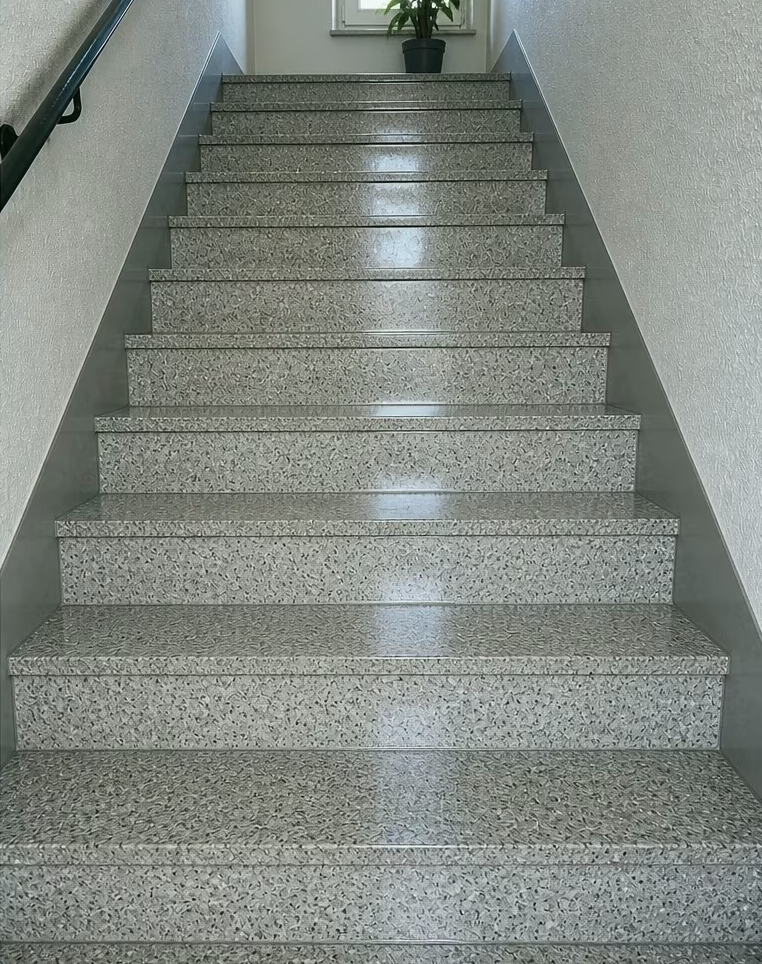 Gepflegtes Treppenhaus nach Reinigung